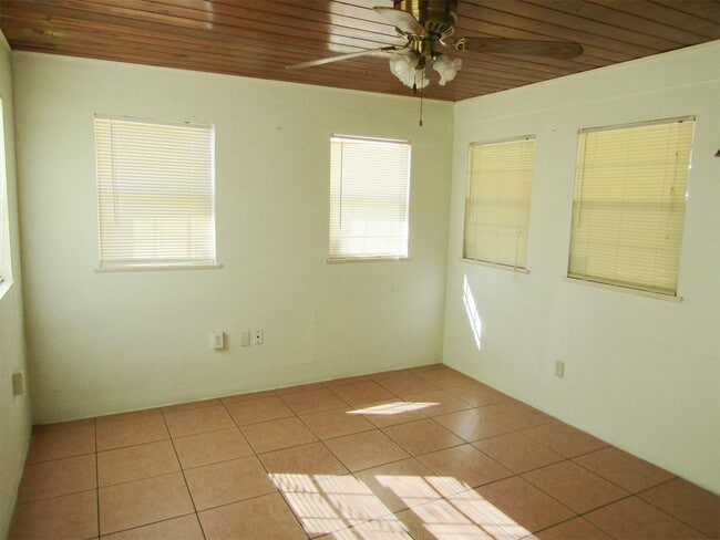 Foto del edificio - 606 Lorraine Cir