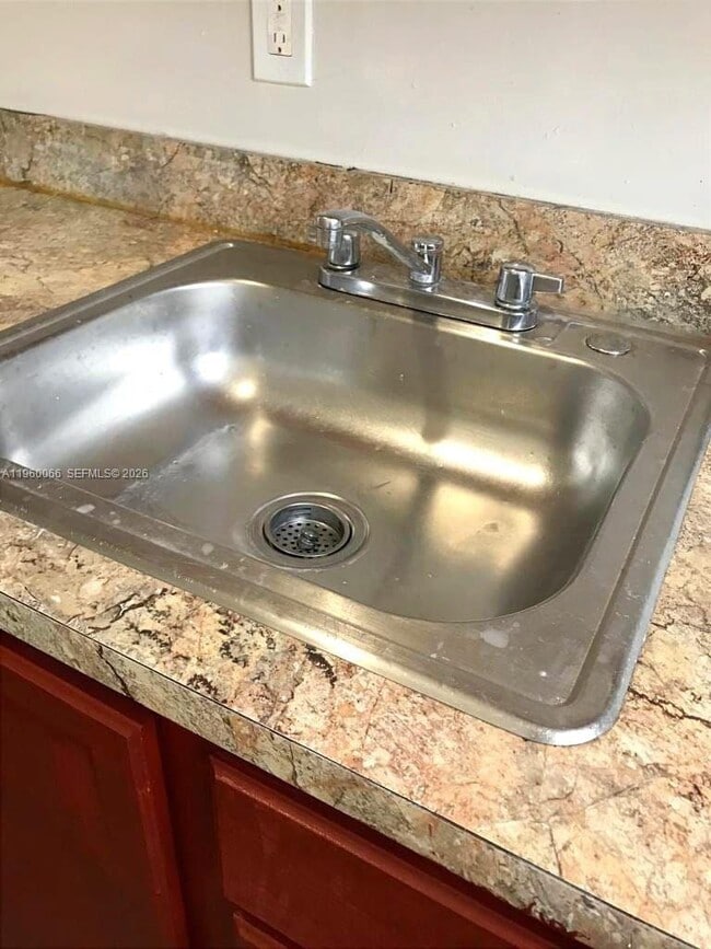 Building Photo - 1801 NW 2nd Ct