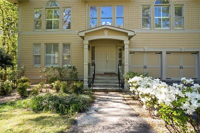Building Photo - 530 Elden Dr NE
