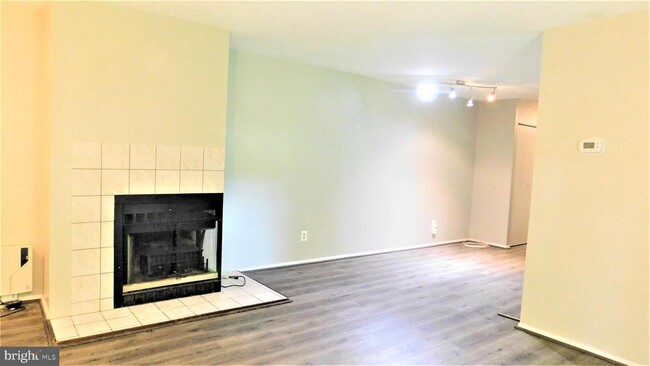 Building Photo - 11905F Tarragon Rd