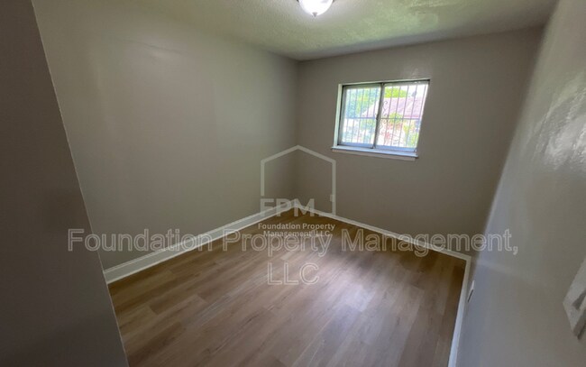 Building Photo - 2402 Shasta Ave