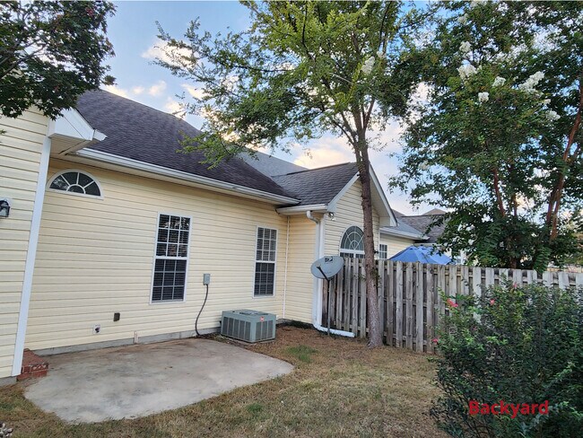 Building Photo - 102 Palmer Ct