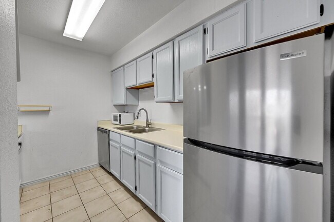 Building Photo - $1,495.00 - 1 Bedroom, 1 Bathroom Condo in Lakewood with Cozy Fireplace!