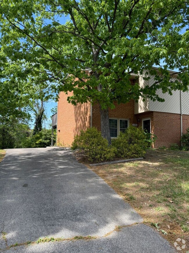 Building Photo - 5290 Century Dr