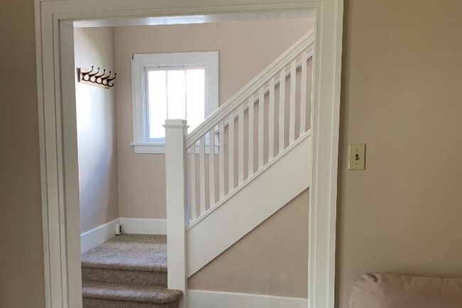 Building Photo - 1006 S Busey Ave