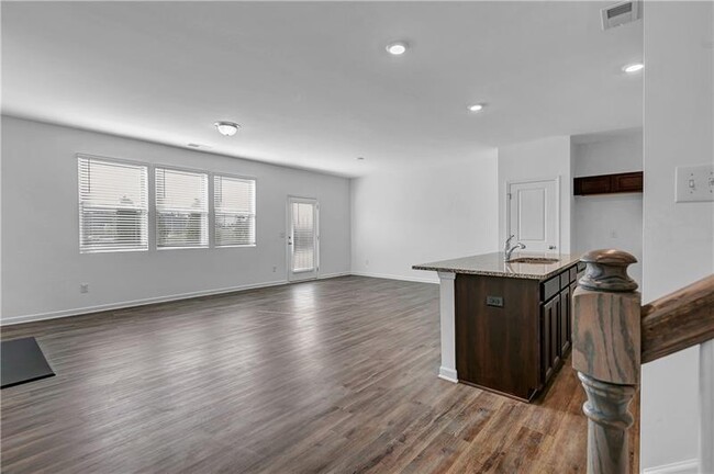 Building Photo - 5650 Flint Ln