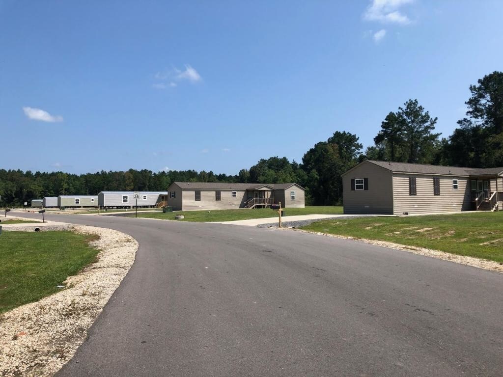 Primary Photo - 14401 Courtney Rd (Brand New)