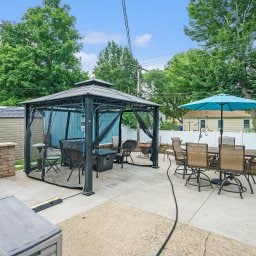 Foto del edificio - 205 Lake Hills Rd