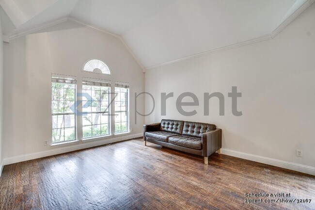 Building Photo - 404 Saddlehorn Dr