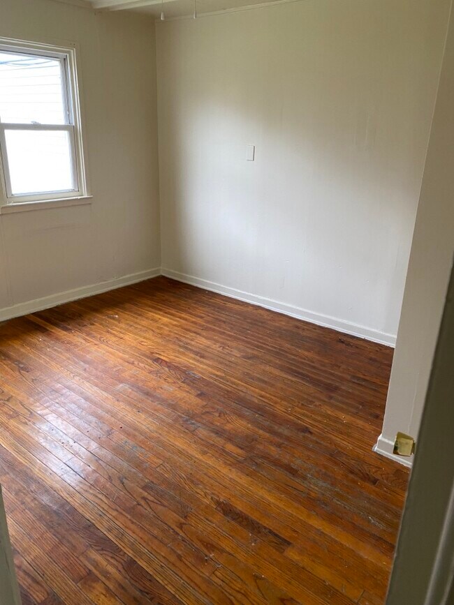 Foto del edificio - 2119 E Forest Dr