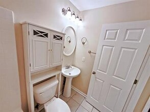 Building Photo - 610 College Park Cir