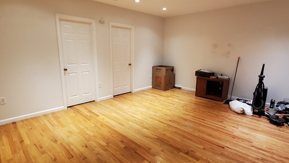 Primary Photo - 209 Clinton St