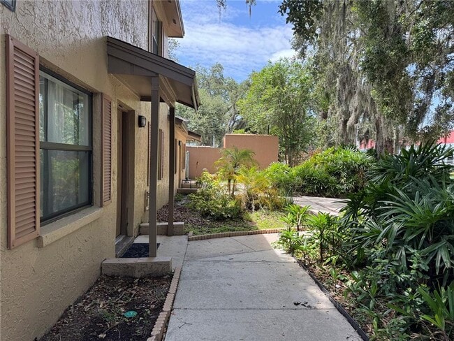 Building Photo - 9209 N Hartts Dr