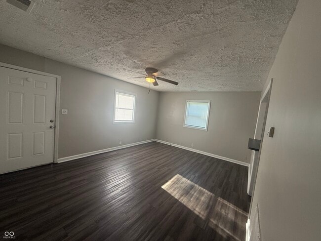 Foto del edificio - 5959 E 24th St