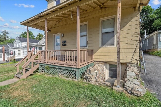 Building Photo - 117 W Schuyler St