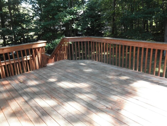 Building Photo - Executive 3-Bedroom (plus bonus room) 3 1/...