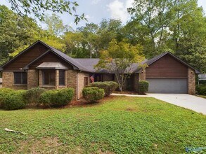Building Photo - 1016 Seina Vista Dr