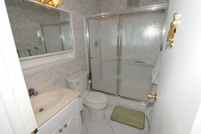 Building Photo - Immaculate Cape Cod for Lease