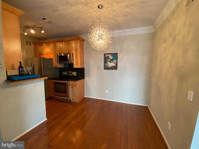 Foto del edificio - 1570 Spring Gate Dr.