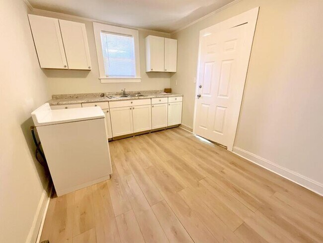 Foto del edificio - 691 Beaumont Ave