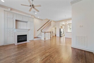 Building Photo - 1515 Hyde Park Blvd