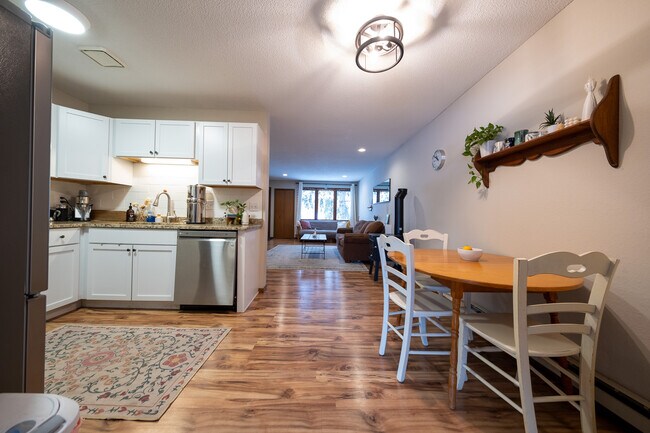 Foto del edificio - 1637 Christie Pl