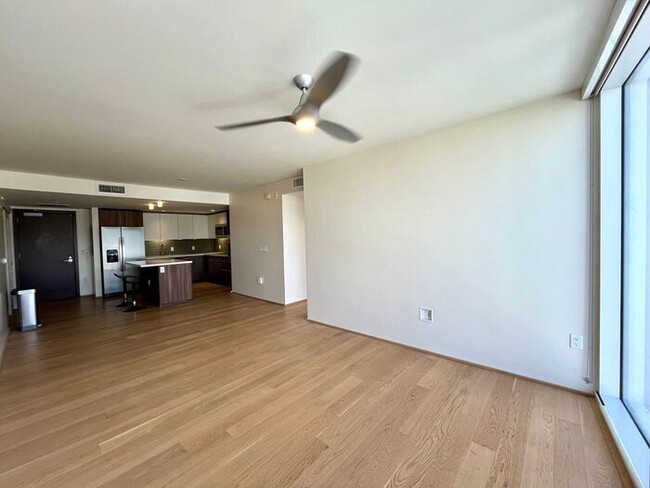 Building Photo - Symphony Honolulu: 2 Bed, 2 Bath w/ 2 Park...