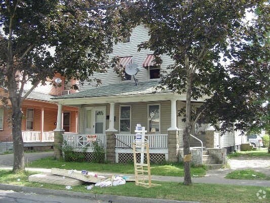 Building Photo - 582 Child St