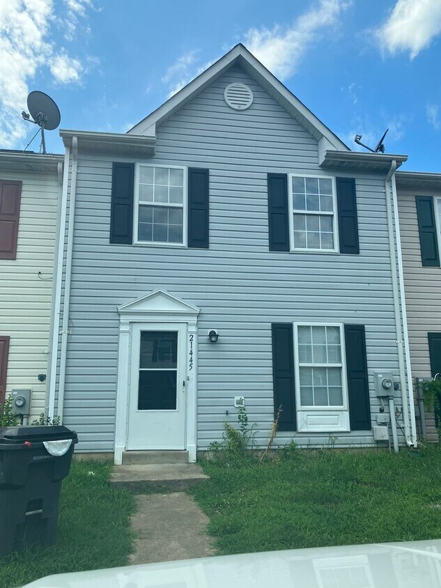 Foto principal - Lovely updated townhome
