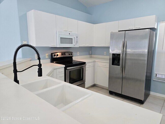 Building Photo - 481 10th Pl