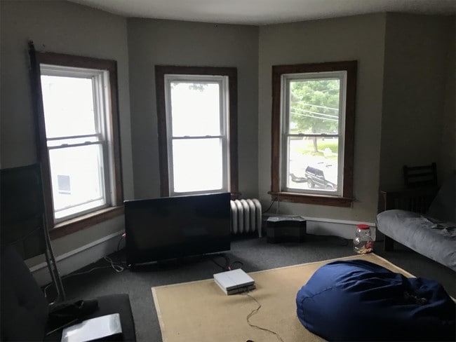 Building Photo - 39 Hickok Pl