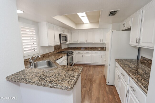 Building Photo - 25659 S Howard Dr