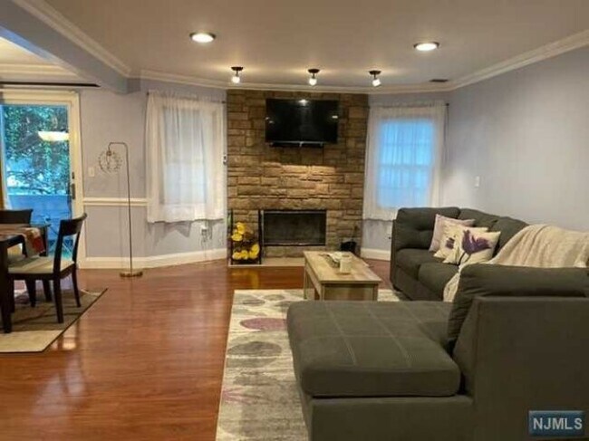 Building Photo - 55 Quartz Ln