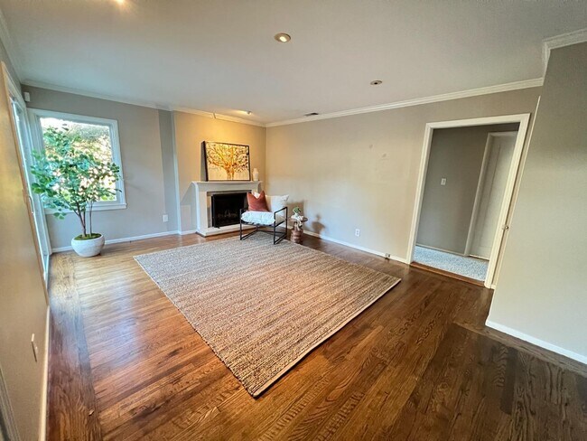 Building Photo - 267 Oakhurst Pl