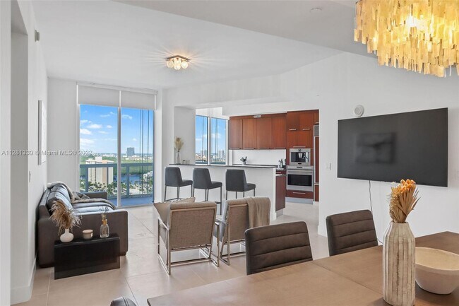 Building Photo - 15811 Collins Ave