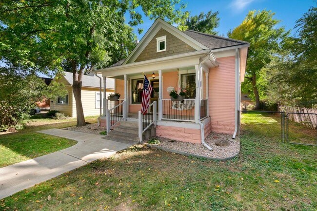 Building Photo - 1019 Laporte Ave