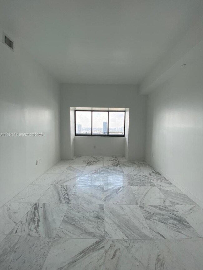 Building Photo - 480 NE 31st St