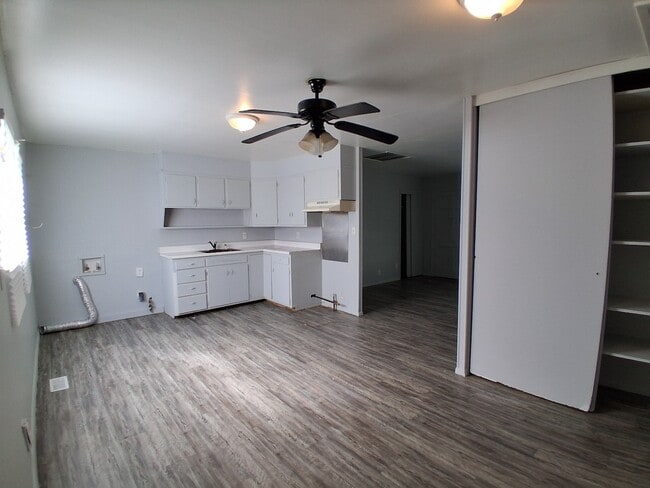 Building Photo - 1001 Koehn Dr