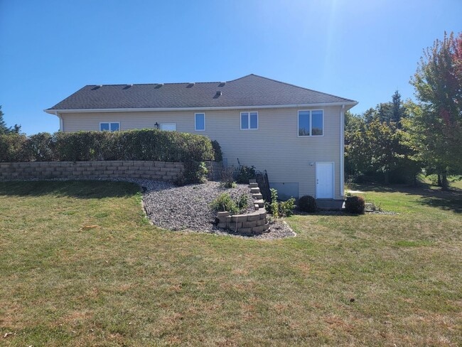 Building Photo - 3 Bedroom Single Family Home in Jordan