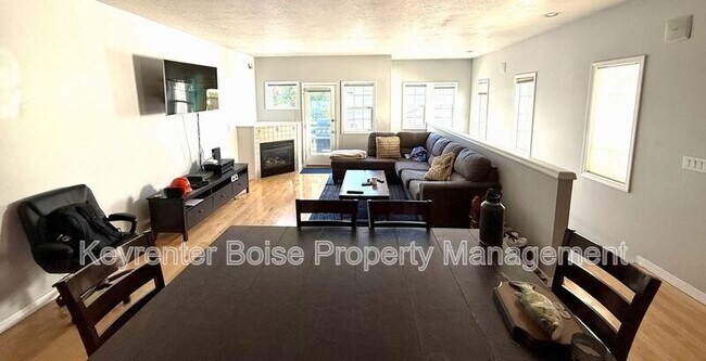 Foto del edificio - 330 W Highland St