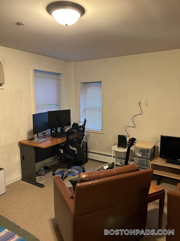 Building Photo - 461 Park Dr