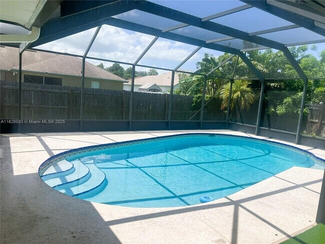 Foto del edificio - 1573 SW Lexington Dr