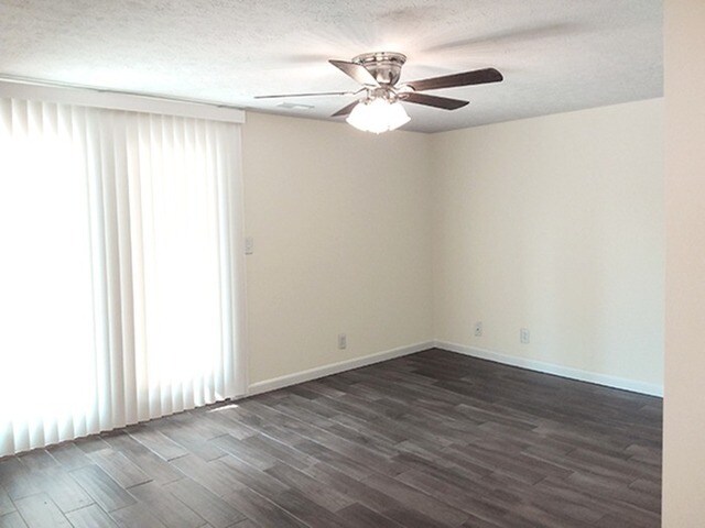Foto del edificio - 307 1/2 N Washington St