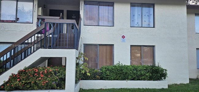 Foto del edificio - 2542 Riverside Dr