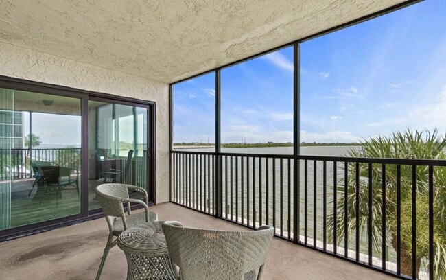 Nice balcony - 250 S Sykes Creek Pky
