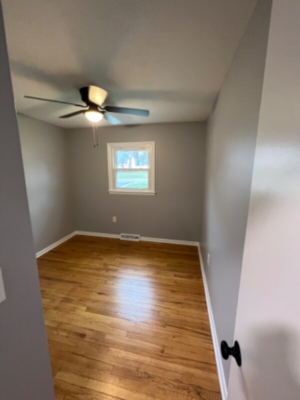 Building Photo - 615 Sunny Ln