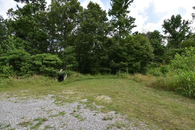 Building Photo - 4 Bedroom 2 Bath Pet Friendly Home For Rent!