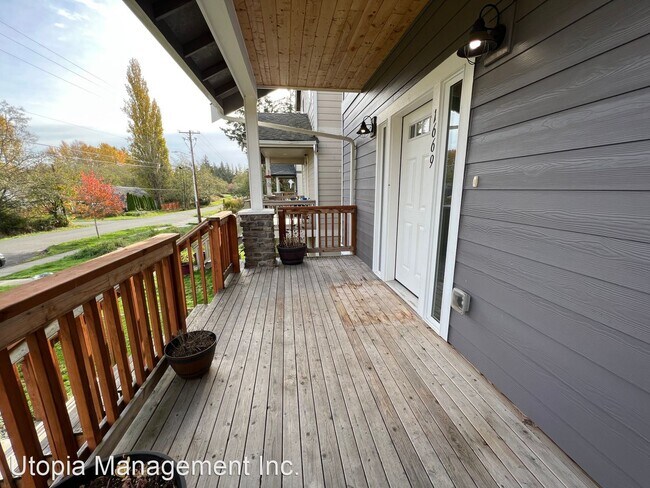 Building Photo - 4 br, 3.5 bath House - 1669 Bayview Ave