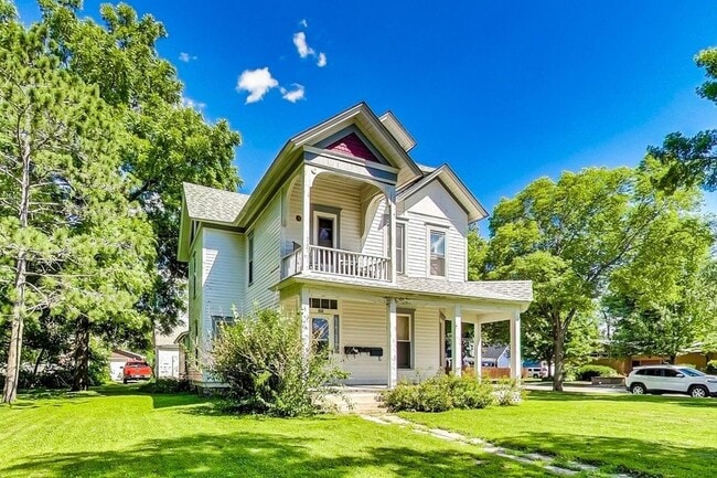 Building Photo - 642 Summit Ave