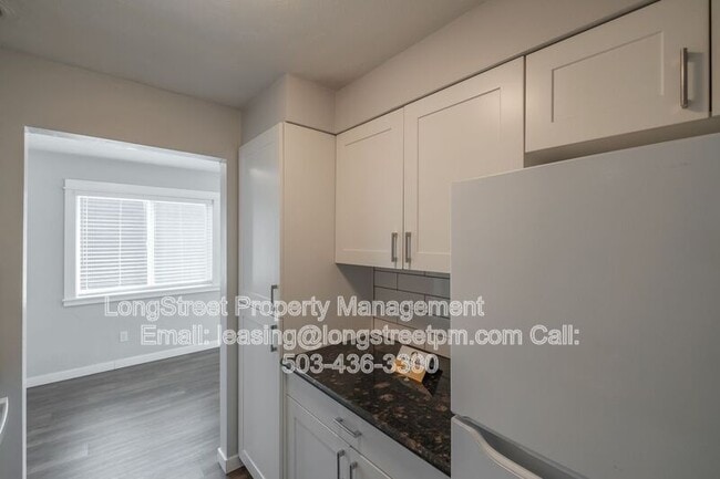 Building Photo - 205 6th Ave SW